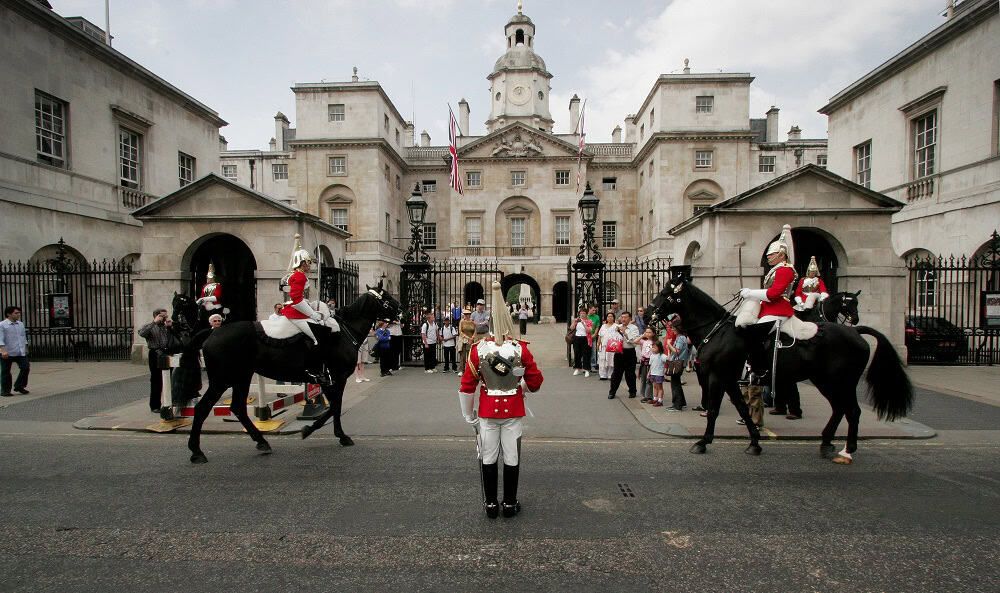🇬🇧 Walking Tour in Central London: From Big Ben to Piccadilly Circus